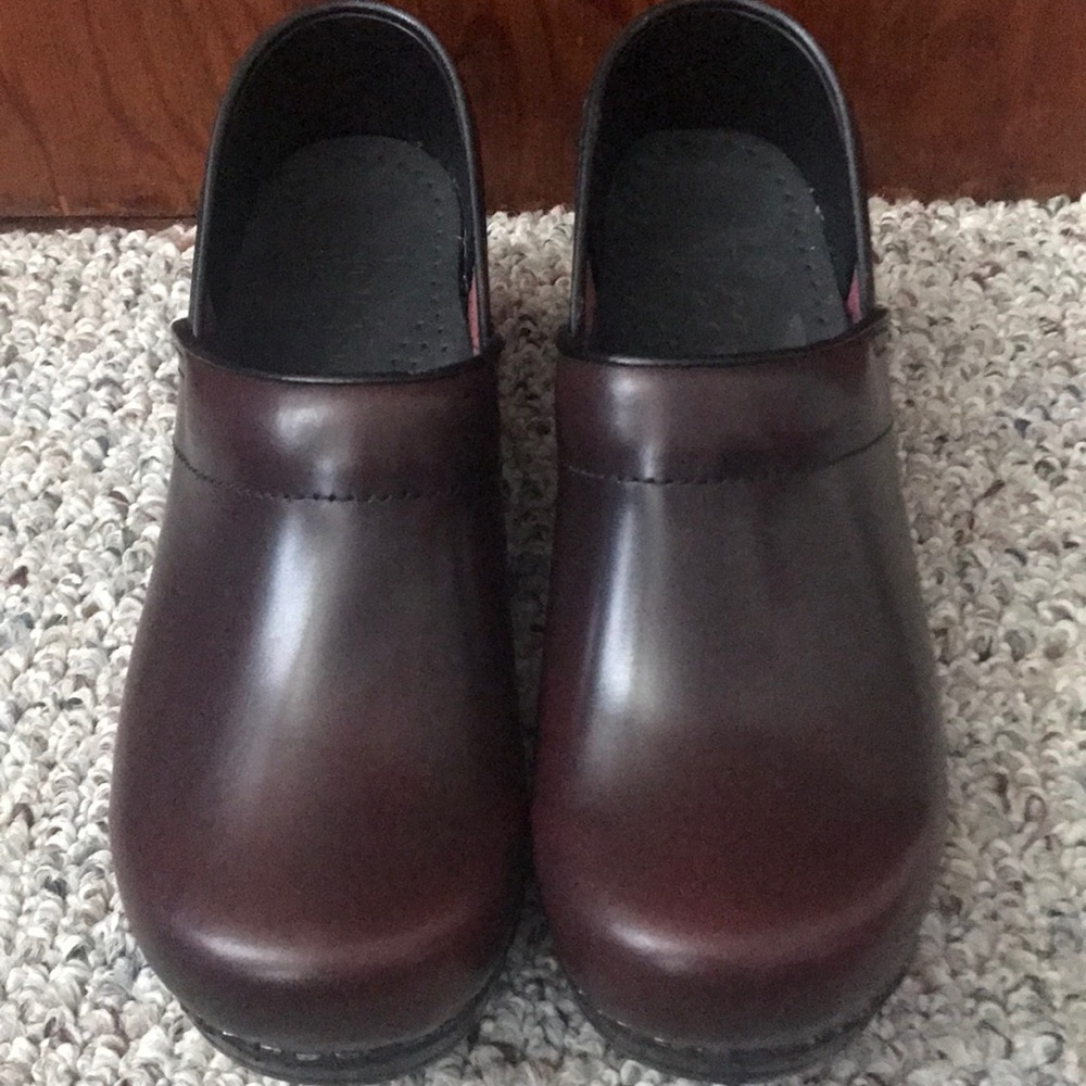 Brand new pair of Dansko’s Never worn no tags